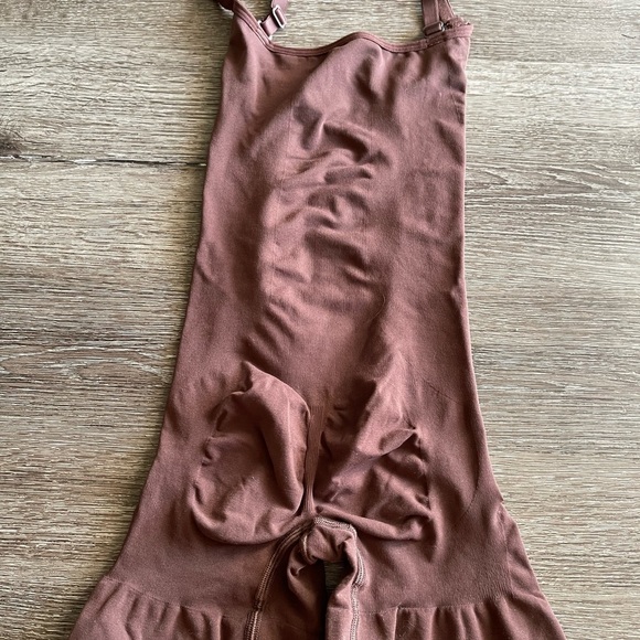 SKIMS Brown Top - Picture 5 of 5